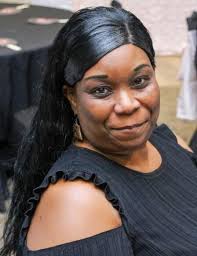 Diedra Lowe's Instagram, Twitter & Facebook