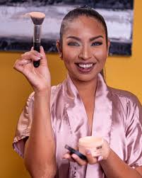 Pretty in Rosé 🌸✨ our pink-toned Buttercup Setting Powder brightens and  balances your base, giving mid to deep skin tones a soft, radiant  finish—never ashy, always flawless! 💖Tried it yet? 😉👌 Price: