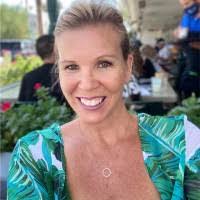 Deanna Barker's Instagram, Twitter & Facebook