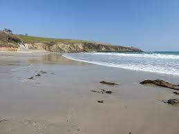 This is one of cornwall's lonelier stretches of coastline, home to some of her more challenging beaches. Porthcurnick Beach Cornwall Tourist Guide Map Events Accommodation Businesses History Photos Videos