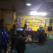 Jawatankuasa fatwa negeri perlis memutuskan bahawa perbuatan mencemarkan alam sekitar dan memberi kesan kemudaratan fizikal secara langsung kepada manusia. Taklimat Sebelum Aktiviti Kecergasan Bagi Kakitangan Jabatan Alam Sekitar Perlis Enviro Museum