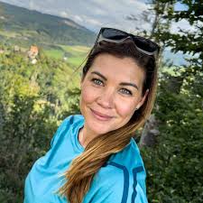 Jo, na tom kole toho člověk víc stihne, víc vidí ale já stejně radši chodím  po dvou nohách než jezdím po dvou kolech...😂 #nakole #bicycle #kolo  #vypadamjakvana