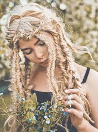 Frisuren fuer feines haar, frisuren fuer duennes haar, frisuren fuer glattes haar, frisuren fuer welliges haar, frisuren fuer frauen ueber sechzig coole interessante frisuren für lange haare! Hippie Frisuren Die Schonsten Frisuren Im Hippie Look Brigitte De