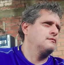 Fujimori celebra con la bandera peruana luego de la liberación de rehenes  el 22 abril de 1997 La operación Chavin de Huantar fue reconocida  internacionalmente como un ejemplo de planeamiento, coordinación y