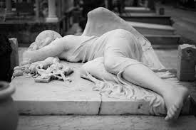 Produzione esclusiva di arte sacra e arte funeraria in marmo e granito per la clientela della provincia di lucca. Lapidi E Arte Funeraria Onoranze Funebri Re