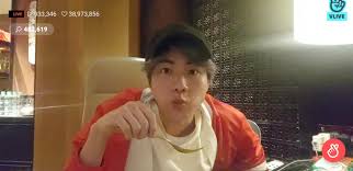 Extraño eat jin asi que comeré mi comida mientras los veo, si ves esto army, mantente saludable y come toda la . Vlive Eat Jin Now Bts News Updates Facebook