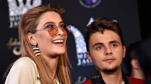 Prince jackson, who was born in 1997, and paris, who was born in 1998. Paris Jackson And Brother Prince Honor Late Father Michael Jackson On 60th Birthday Exclusive Entertainment Tonight