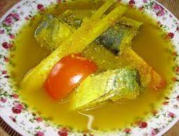 Untuk diolah jadi pindang ikan, sebaiknya pilih ikan laut berdaging tebal. Resepi Ikan Kembung Masak Pindang