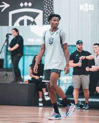 Listed at 6'7 and 220 pounds, kuminga is a physical force on both ends of the court … B R Hoops On Twitter 5 Star 2021 Prospect Jonathan Kuminga Has Reclassified To The 2020 Class And Will Sign With The G League Jonathankuming6 Via Shamscharania Https T Co Lrhlm4yhfo