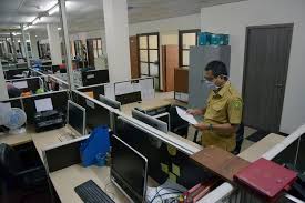 Berapa gajih org yg bekerja didinas penernakan / a. Gaji Pns Mau Naik Di 2021 Pegawai Terendah Minimal Dapat Rp 9 Juta Halaman All Kompas Com