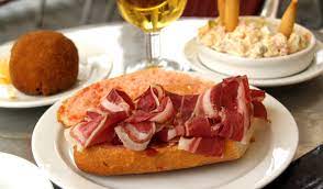 A Cozy Combination Deli And Tapas Bar In Barcelona In 2021 Barcelona Food Food Tapas