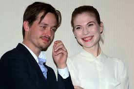 Nora von waldstätten wurde in wien geboren. Premiere Von Nuran David Calis Woyzeck Mit Tom Schilling Nora Von Waldstatten