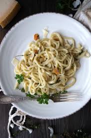 Handgerollte Pici Nudeln In Knoblauch Sosse Lissi S Passion Rezept In 2021 Nudeln Sosse Knoblauch