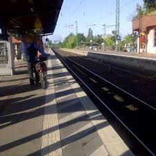 Der bahnhof uelzen ist ein kreuzungsbahnhof in der hansestadt uelzen am ostrand der lüneburger heide im nordosten niedersachsens. Gleis 102 103 3 Tipps
