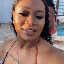 Annie Snipes's Instagram, Twitter & Facebook