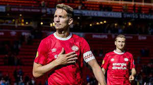 The striker was spotted limping out of a training session earlier this week following a challenge by teammate cody gakpo. Psv Angreifer Luuk De Jong Vor Wechsel Zum Fc Sevilla Goal Com