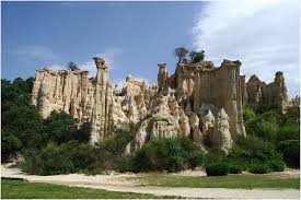 L'érosion a ensuite sculpté la pierre… et quel résultat ! Les Orgues De La Nature L Ille Sur Tet Pyrenees Orientales Midi Pyrenees Grand Sud Insolite Et Secret