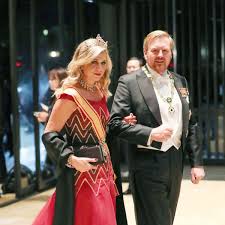 Born 27 april 1967) is the king of the netherlands, having acceded to the throne following his mother's abdication in 2013. Willem Alexander Der Niederlande Im Live Fernsehen Gelastert Er Vergass Dass Die Mikrofone An Waren Bunte De