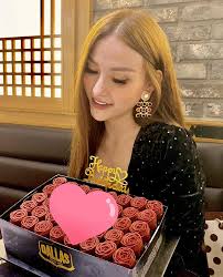 Hồi saka chưa phẫu thuật thẩm mỹ mặt bầu bĩnh dễ thương lắm. Ca SÄ© Thu Thá»§y Thá»«a Nháº­n Pháº«u Thuáº­t MÅ©i Ä'á»ƒ Thay Ä'á»•i Sá»' Pháº­n