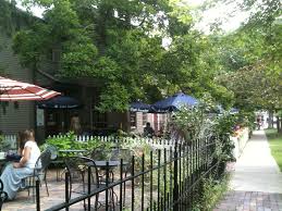 We Had Lunch At This Nice Little Zionsville Indiana Restaurant Called Pat S Great Food And A Nice Outdoo Outdoor Seating Areas Outdoor Seating Outdoor Decor