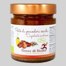 Il pesto siciliano di pomodori secchi, chiamato anche pesto rosso, è una ricetta tradizionale della gastronomia siciliana. Il Capuliato Siciliano Biologico E Un Pesto Di Pomodori Secchi Capperi Origano 190 Grammi