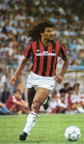 Rođen je kao ruud dill (majčino prezime). Holanda Gullit Ruud 01 09 62 Mediocampista Y Delantero Amsterdam Debuto 1979 Haarlem Feyenoord Psv Eindhoven Milan Sampdoria Chelsea E Olahraga