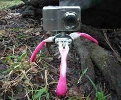 Any one out here have some good pictures of the wooden tripods they have made and willing to share looks. How To Make A Mini Diy Camera Tripod Using Old Disposable Razors Photography Wonderhowto