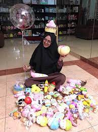 Aksinya ini diprotes karena dianggap mencemari lingkungan. 6 Potret Koleksi Squishy Ria Ricis Harganya Ditaksir Hingga Rp 100 Juta Hot Liputan6 Com