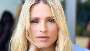Michelle yvonne hunziker (born january 24, 1977) is a swiss actress, model, singer and a television personality known to italian and german audiences. Michelle Hunziker Pregnant She Reveals The Truth To Striscia La Notizia