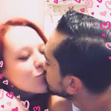 Raketové tempo mladých milencov: Rok randili iba cez počítače, na prvom  stretnutí to prišlo