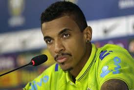 Luiz gustavo prefers to play with right foot. Gelandang Brasil Luis Gustavo Tinggalkan Monaco Ke Marseille Bola Bisnis Com