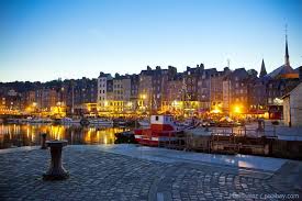 Ihr wertvolles reisewissen ist jetzt gefragt. Honfleur Bunte Kunstlerstadt Mit Viel Charme My Little Luxury