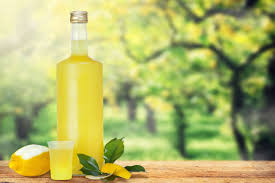 Trascorso questo tempo finalmente potremmo degustare il nostro liquore fatto in casa, come quella della nonna!!! Liquori Fatti In Casa Limoncello Nocino O Mirto Magazine Delle Donne