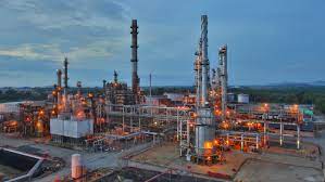 The shell scotford refinery processes synthetic crude oil from the shell scotford upgrader into products such as gasoline, diesel, jet fuel, propane and butane. Shell Refinery Port Dickson