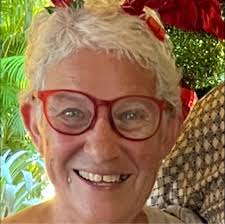 Are there stores within walking distance of Caribe Hilton in San Juan,  Puerto Rico, to buy snacks and liquor?