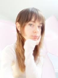 Claire Healy's Instagram, Twitter & Facebook