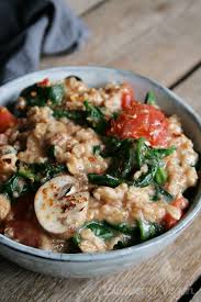Herzhaftes Porridge Mit Tomaten Pilzen Und Spinat Herzhaft Gesunde Rezepte Rezepte