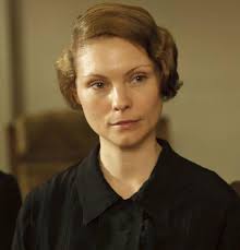 Watching Downton Abbey anyone else find Mrs Crawley(American)voice is  grinding....like it's forced and she is a terrible actress