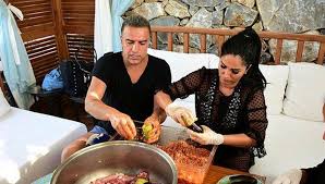 Anne ve babası mardin'in yaylabaşı köyünden olan mardini, 5 kasım 1978'de diyarbakır'da doğdu. Unlu Turkucu Berdan Mardini Ile Fatos Mardini Bosandi Magazin Haberleri Ntv