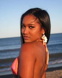 Melissa Salzman's Instagram, Twitter & Facebook