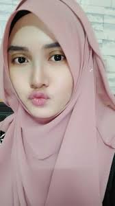 Hal ini diketahui setelah perempuan tersebut mengunggah videonya kerap mengenakan hijab di akun tiktok @bellahwa. Jilbab Afra 1000x1000 Wallpaper Teahub Io