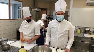 Hier soir, nous avons mangé tôt. L Ancien Candidat De Top Chef Gratien Leroy Affine Ses Gammes En Bac Pro Cuisine Au Lycee De Bazeilles