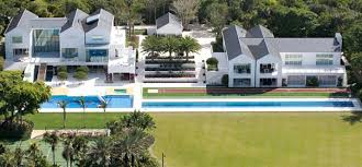 Inside Tiger Wood S 20 000 000 Privacy Yacht Superyachtfan Mansions Celebrity Houses Celebrity Mansions