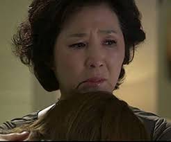 Con gái 18 tuổi bầu hoang bị cả làng dè bỉu, 5 năm sau cha đứa trẻ đến nhận  con, danh tính khiến bà ngoại sốc