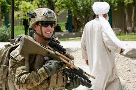 Australian Soldiers In Afghanistan With Their Variant Of The Austrian Steyr Aug Those Are The Newer F88s2 A2 Rifles A Cou Soldier Military Personnel Military