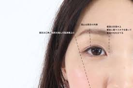 松下流 女磨き術 いつものメイクから脱却 トレンドを取り入れた色っぽ顔 美人顔を作りたい時は 眉の形は丸くしすぎないことがポイントです 眉頭は 目頭の上 眉尻は口角と目尻を結んだ延長線上にくるようにするのが基本的な眉の描き方ですよ 松下 眉 形