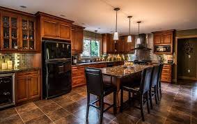 Kitchen With Black Appliances And Oak Cabinets Black Appliances Kitchen Kitchen Remodel Small Traditional Kitchen Interior