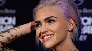 Ruby rose style ruby rose model rubin rose tomboy look pitch perfect orange is the new black australian models e design celebs. Ruby Roses Wechselndes Aussehen News24viral