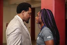 She has held multiple world championships in three weight classes, including the undisputed female light middleweight title since march 2021. Thomas Hearns Visits Claressa Shields In Training At Berston Field House In Flint Ring News 24 Boxing News