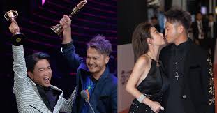 的kid式幽默。 另一款為極度實穿的情侶款連帽t恤，女生為短版不收邊的設計，寬鬆破損的下襬並印上「just kidss me」字樣；男生字樣則是印上「she shhh is my only one」字句，相互將shhh與. æ•²ä¸€ä¸‹é‡'é˜ çŽ©å¾ˆå¤§ çµ‚æ–¼å¾—çŽå•¦ Kidå…¨èº«ç™¼æŠ–æ„Ÿè¬å¥³å‹è¨±ç¶­æ© ç¶œè—çŽ©å¾ˆå¤§ Kid è¨±ç¶­æ© å³å®—æ†² é‡'é˜çŽ åäººå¨›æ¨‚ å¦žæ–°èžniusnews